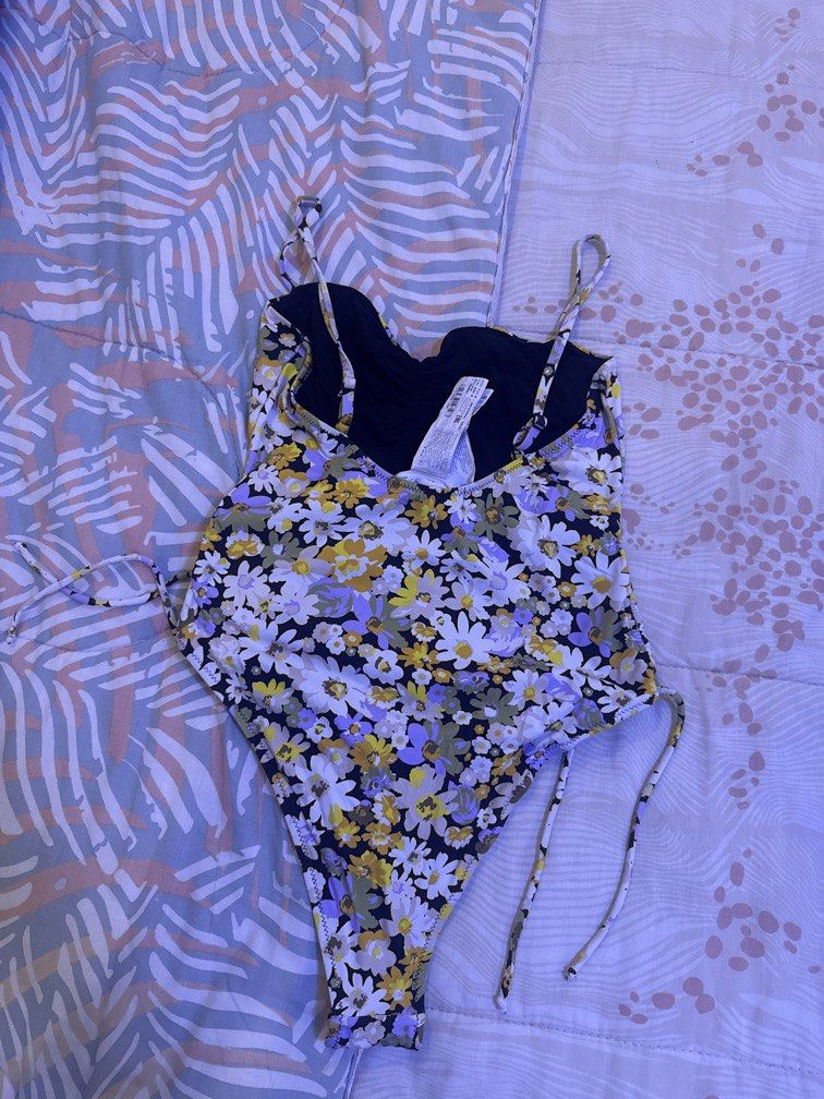 Mango one piece swimsuit (Category: Bikinis & Swimsuits) located in Paranaque City. Submitted by fatevelchez (Listing ID 1467170384, Image 2). Description: Lightky used stretchable Medium size Fits small to medium.