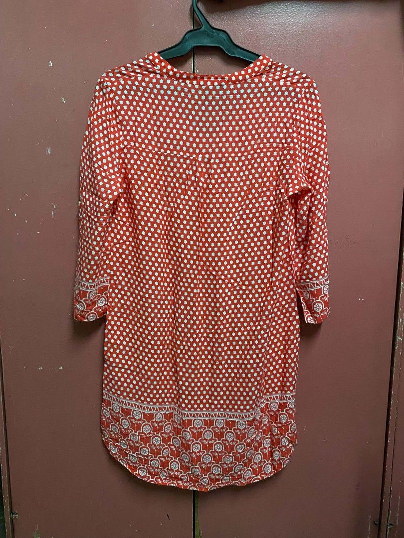 Mango Orange Patterned Tunic Dress (Category: Dresses) located in Paranaque City. Submitted by zackzero (Listing ID 1467226875, Image 2). Description: - Brand: Mango - Style: Orange and white patterned tunic dress with V-neck and 3/4 sleeves - Details: Contrasting floral border on cuffs and hem, curved high-low hemline - Material: Lightweight, breathable fabric - Fit: Easy slip-on style, great for casual wear or layering - Condition: Excellent / 