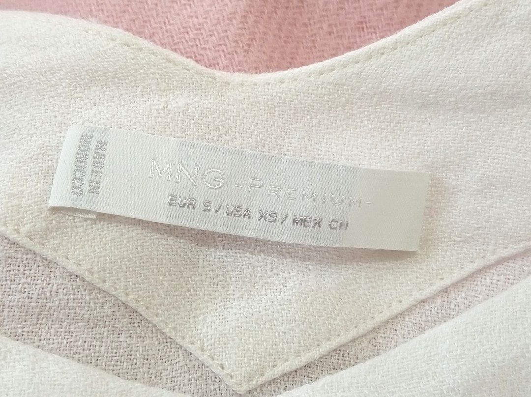 MANGO Premium White Linen Boat Neck Blouse | S | EUC (Category: Blouses) located in Malolos. Submitted by luxuryis_._water (Listing ID 1467176752, Image 2). Description: Gusot-mayaman look? Here’s a classic piece to build many looks on! 🏷️ Brand: MNG Premium by Mango 🎨 Color: Off-white 📏 Tag Size: US XS / EU S 🧵Material: linen or linen-blend (Feels like lightweight / breathable flax linen; inner tag has been removed) 🔎 Details: - V-Boat neck