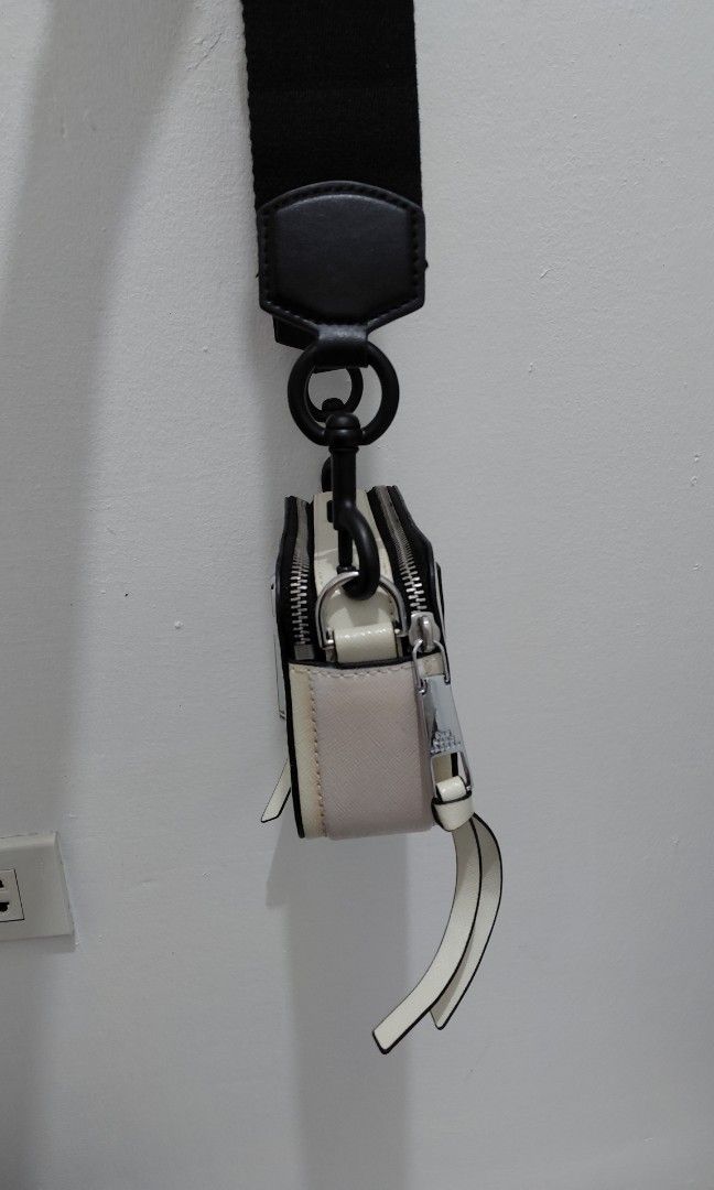 Marc Jacob - Authentic (Category: Cross-body Bags) located in Pasig City. Submitted by janalopez904 (Listing ID 1467209436, Image 3). Description: Marc jacobs orig crossed body bag.