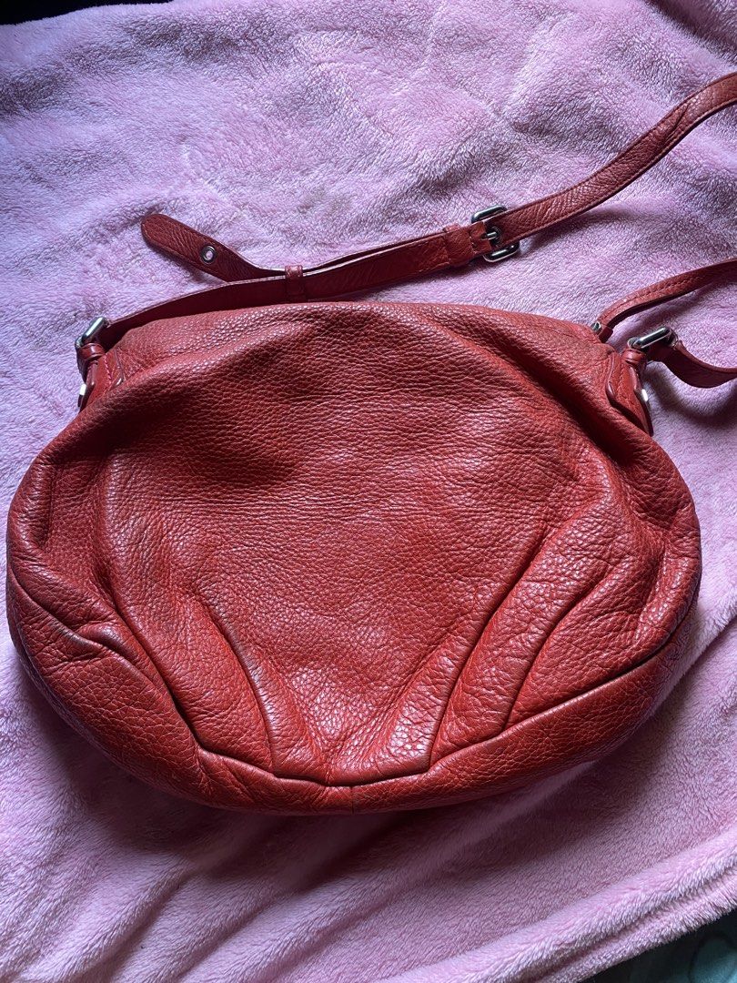 Marc jacob s natasha bag (Category: Luxury Bags & Wallets) located in San Fernando. Submitted by twinkz_tree (Listing ID 1467223560, Image 3). Description: Marc by marc jacobs natasha sling bag Preloved Slightly used Color rate 9/10 All details posted .