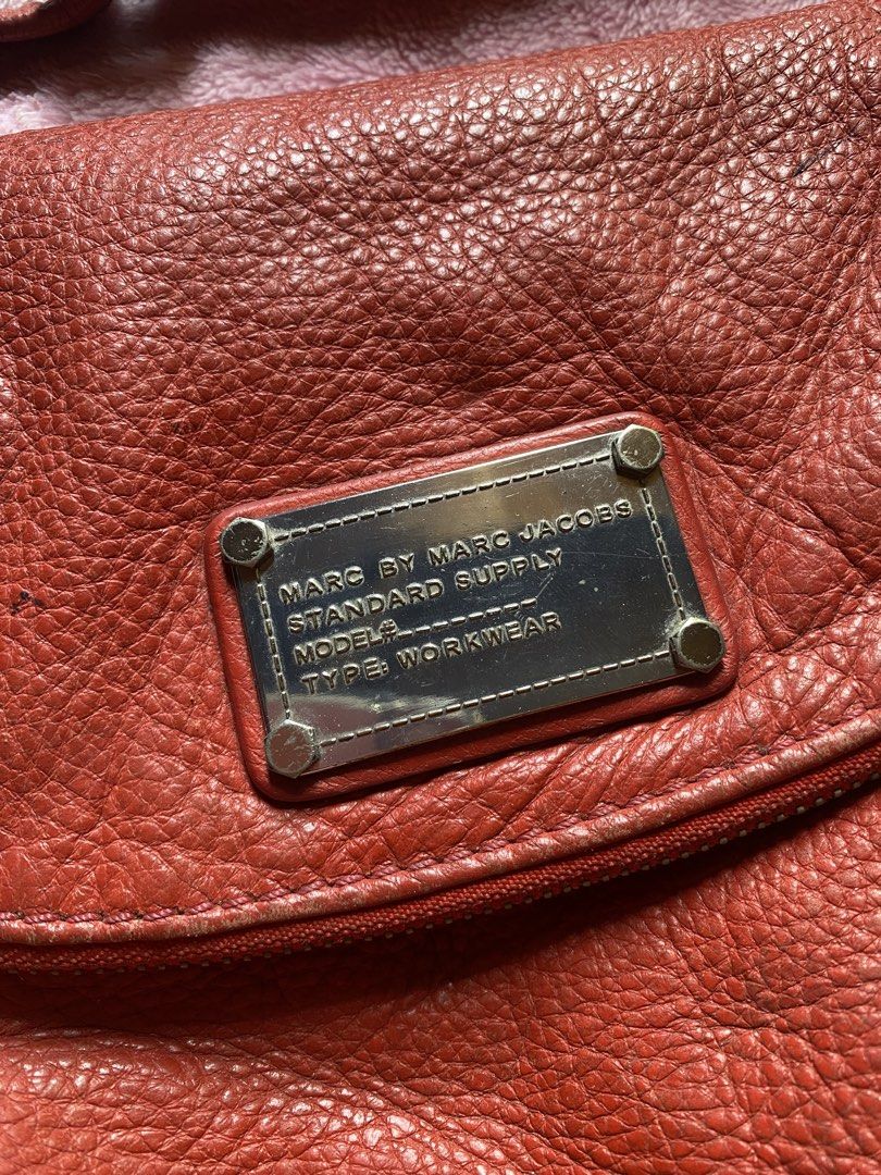 Marc jacob s natasha bag (Category: Luxury Bags & Wallets) located in San Fernando. Submitted by twinkz_tree (Listing ID 1467223560, Image 2). Description: Marc by marc jacobs natasha sling bag Preloved Slightly used Color rate 9/10 All details posted .