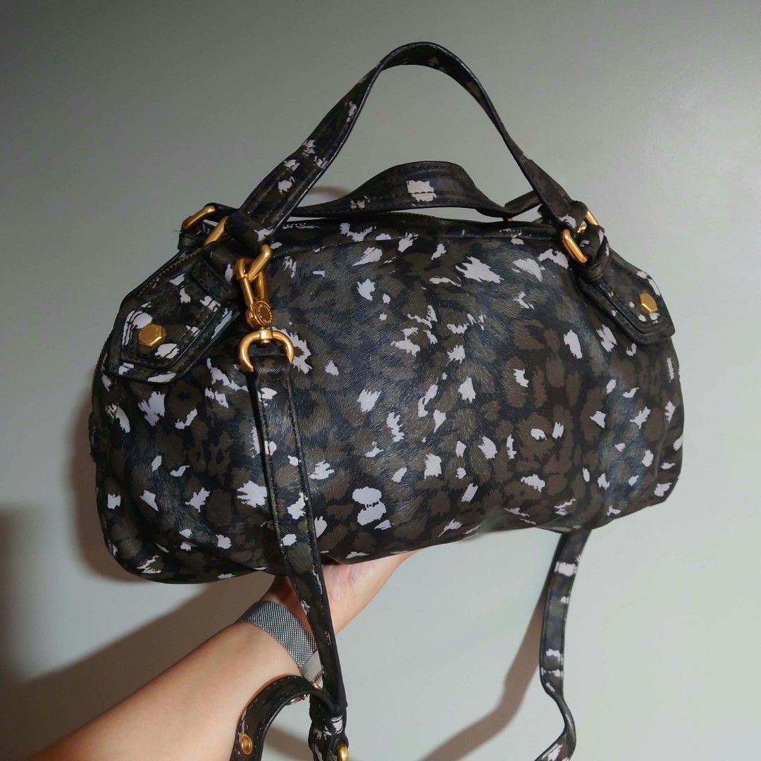 MARC JACOBS (Category: Luxury Bags & Wallets) located in Baguio. Submitted by gracialowxury_bags (Listing ID 1467239842, Image 2). Description: GOOD CONDITION 👌 MEDIUM SIZE....