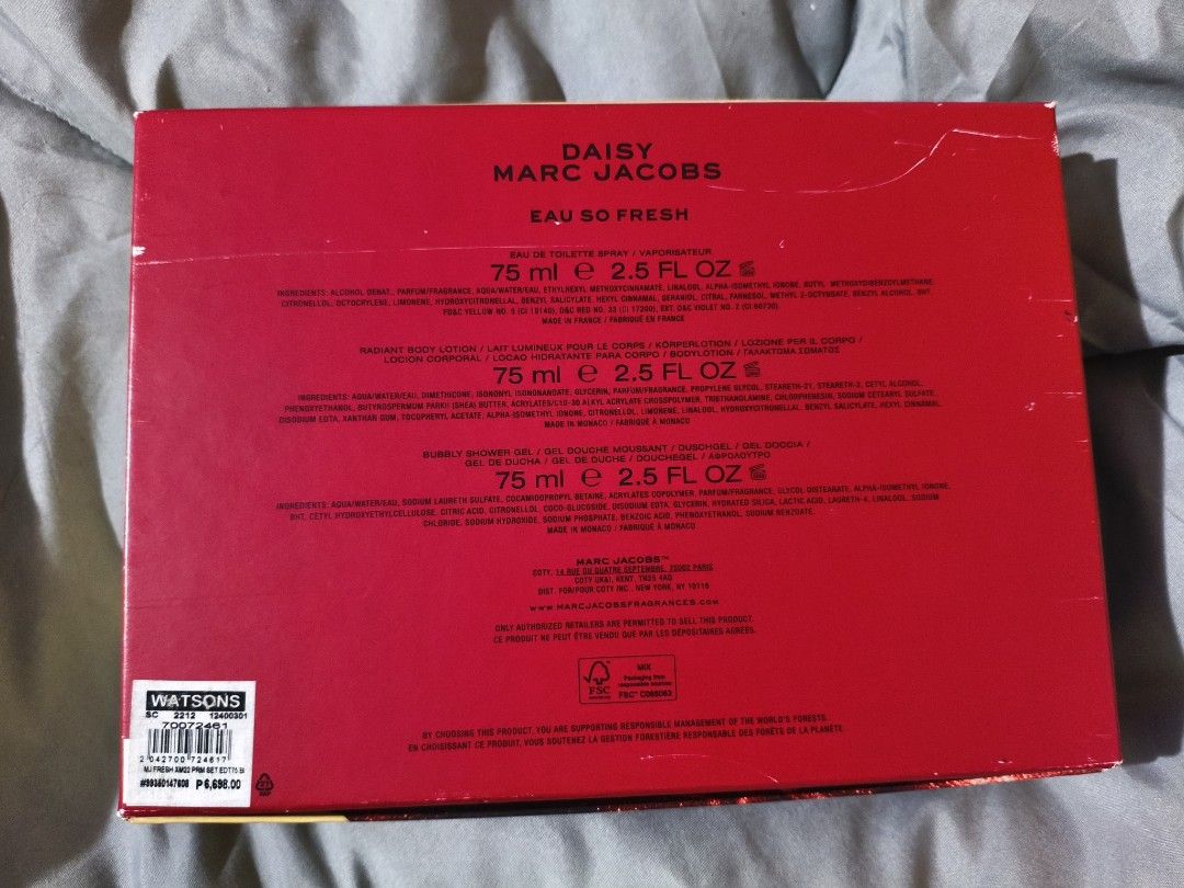 Marc Jacobs Daisy Eau So Fresh Gift Set (Category: Fragrance & Deodorants) located in Pasig City. Submitted by timelesstreasuresbyg (Listing ID 1467289344, Image 3). Description: - Authentic Marc Jacobs Daisy Eau So Fresh holiday gift set - Includes: 75ml Eau de Toilette spray, 75ml radiant body lotion, and 75ml bubbly shower gel - Comes in its original decorated holiday box - Will pass as brand new, properly stored - Perfect for gifting or perso