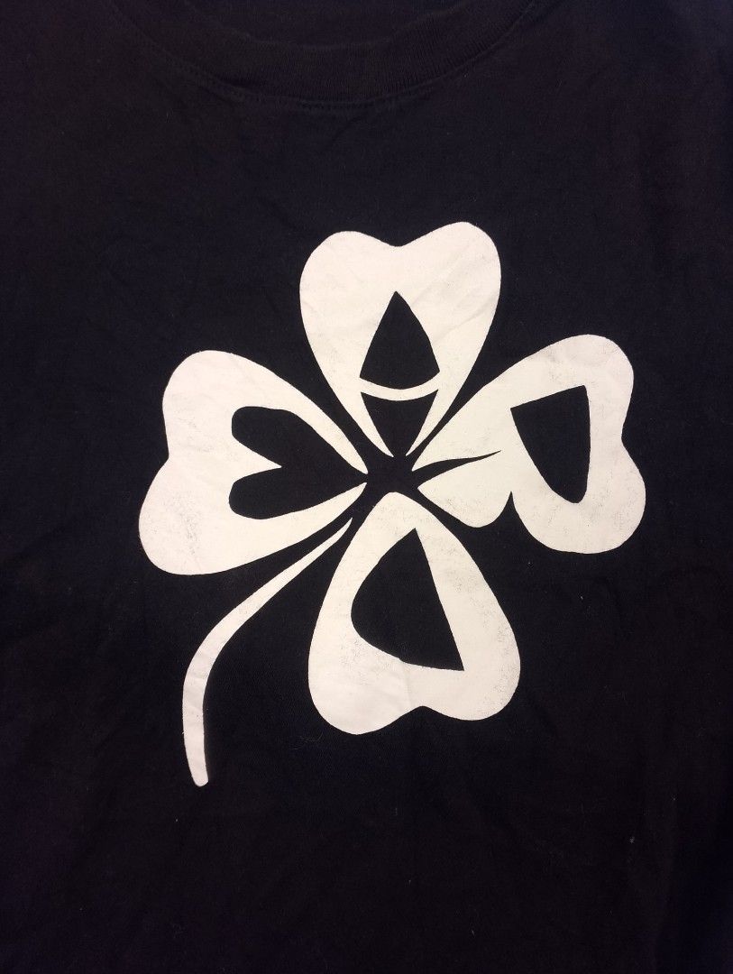 MARDI MERCREDI FOUR LEAF CLOVER 🍀 (Category: Shirts) located in Kitaotao. Submitted by getnsell (Listing ID 1467212575, Image 2). Description: Brand: Mardi Mercredi Item: 'Clover Mardi' Graphic T-Shirt Color: Black with Cream graphic Condition: Excellent to As new Size: Medium Details: Super popular Korean designer brand Mardi Mercredi tee featuring their signature stylized four-leaf clover graphic on the chest. Made from soft, high-quality cott