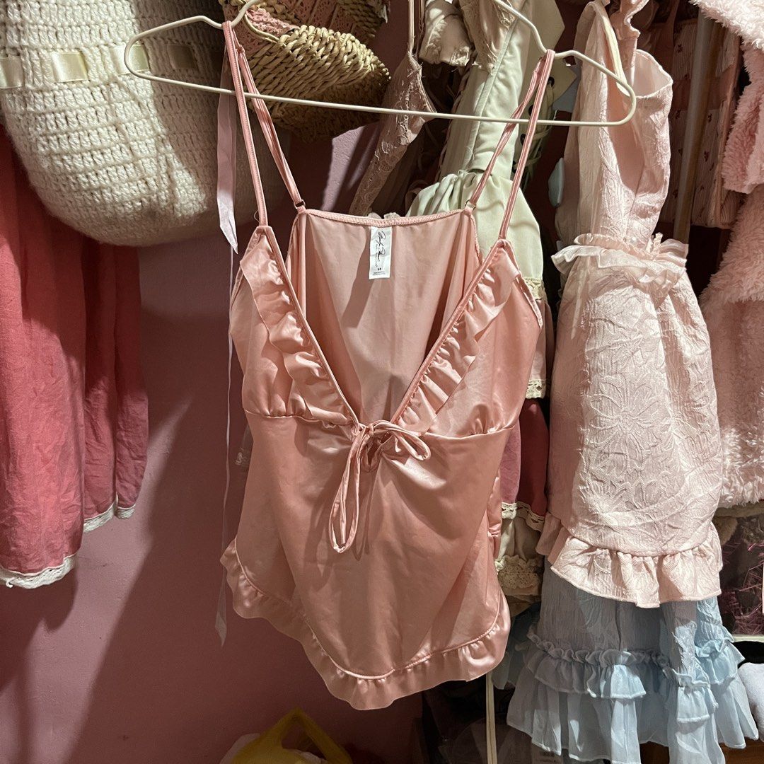 Marilyn Monroe Pink Satin Camisole Top (Category: Sleeveless) located in Bacacay. Submitted by jillscloset.y2k (Listing ID 1467266290, Image 1). Description: currently hearing offers ! dm for claim price.