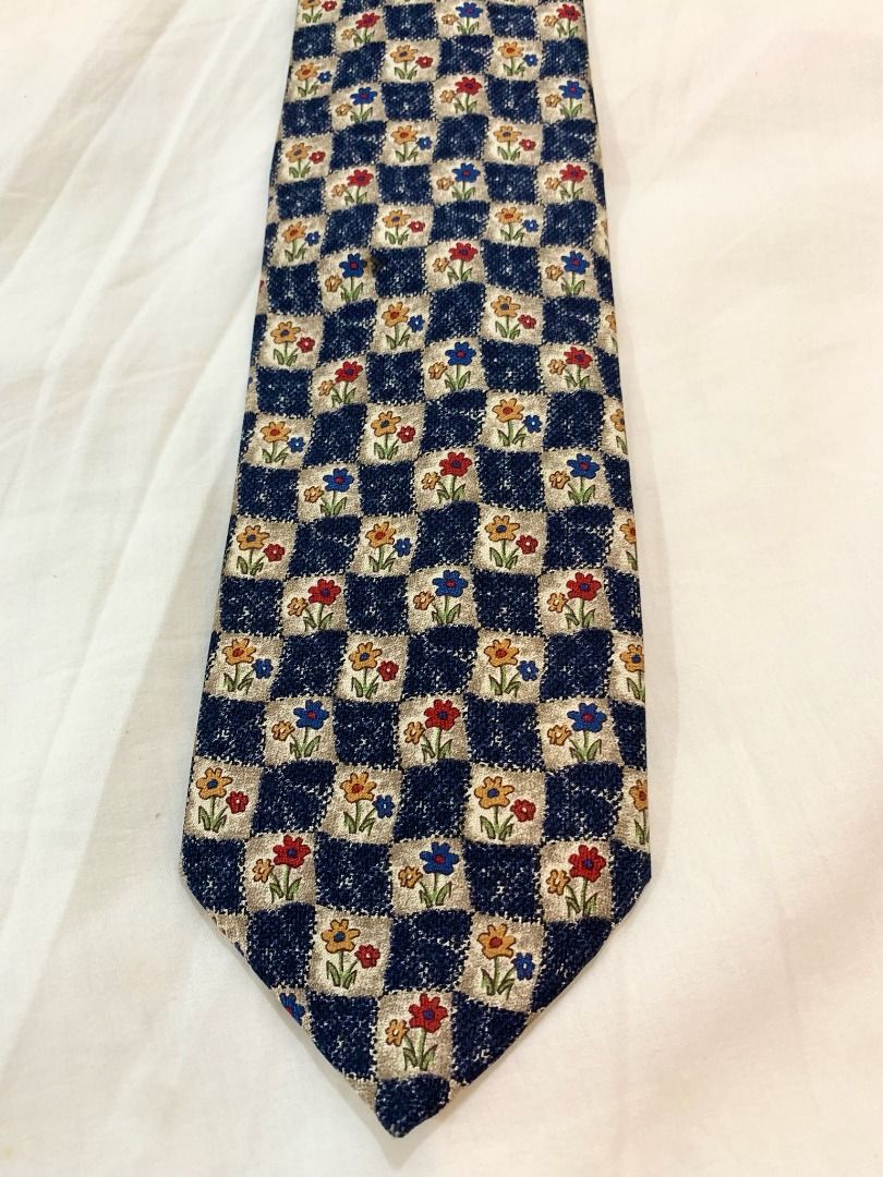 Marks & Spencer Neck Tie Navy Blue with Floral Pattern (Category: Ties) located in San Pedro. Submitted by kcshops (Listing ID 1467277738, Image 1). Description: Marks & Spencer Neck Tie Navy Blue with Floral Pattern 👔 Brand: Marks & Spencer 💰 Price: ₱600 — negotiable ✨ Condition: Pre-loved, in good condition 📍 Location: San Pedro, Laguna 🚚 Delivery: J&T or Lalamove — delivery fee shouldered by buyer 🤝 Meet-up: Southwoods Mall, Biñan, Laguna