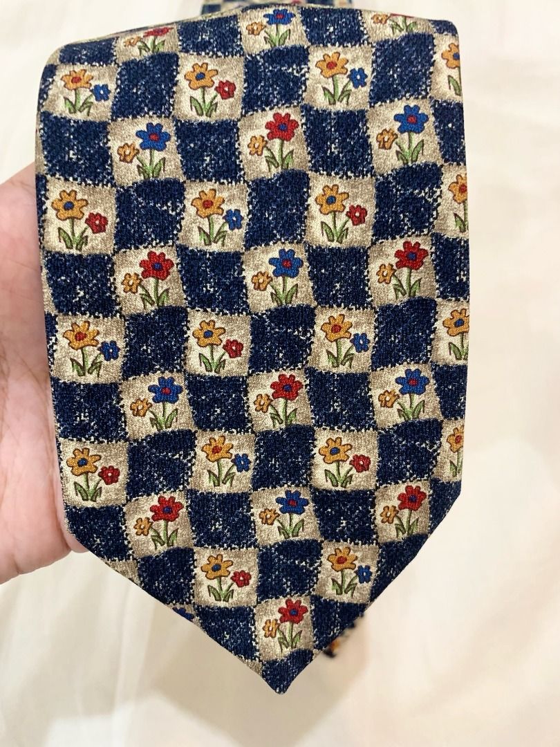 Marks & Spencer Neck Tie Navy Blue with Floral Pattern (Category: Ties) located in San Pedro. Submitted by kcshops (Listing ID 1467277738, Image 3). Description: Marks & Spencer Neck Tie Navy Blue with Floral Pattern 👔 Brand: Marks & Spencer 💰 Price: ₱600 — negotiable ✨ Condition: Pre-loved, in good condition 📍 Location: San Pedro, Laguna 🚚 Delivery: J&T or Lalamove — delivery fee shouldered by buyer 🤝 Meet-up: Southwoods Mall, Biñan, Laguna