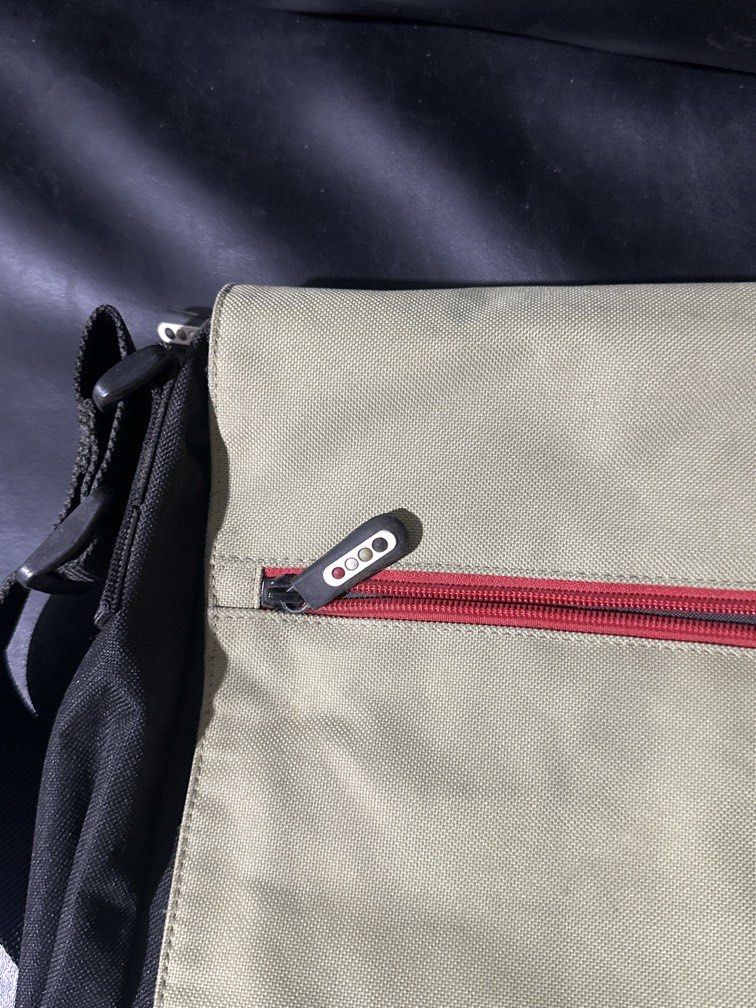 Bag original (Category: Sling Bags) located in Bacoor. Submitted by nicole1738 (Listing ID 1467254028, Image 2). Description: original.