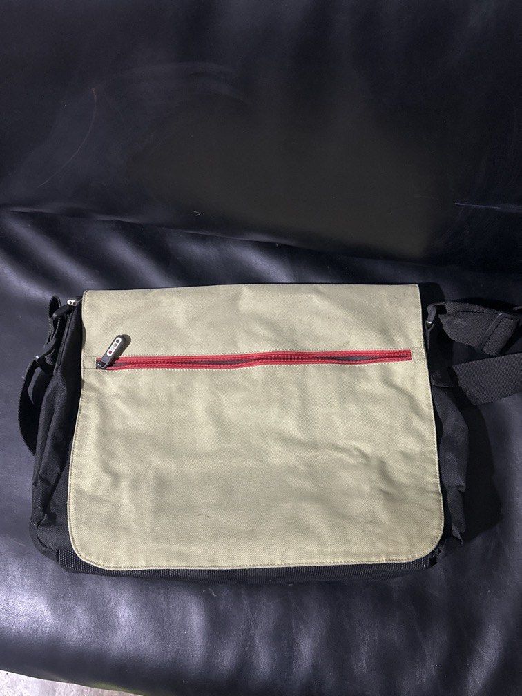 Bag original (Category: Sling Bags) located in Bacoor. Submitted by nicole1738 (Listing ID 1467254028, Image 1). Description: original.