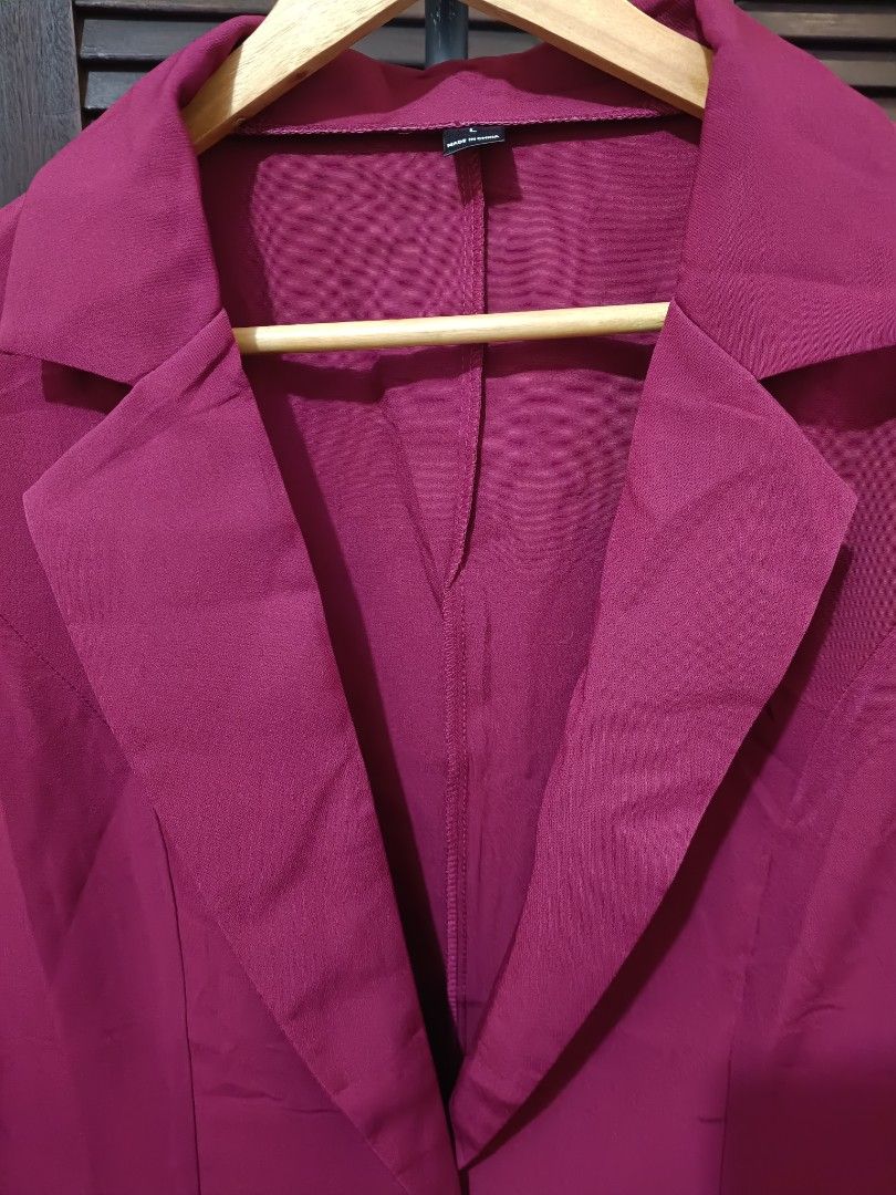 Maron Coat (Category: Dresses) located in Manila. Submitted by byjrb (Listing ID 1467358946, Image 2). Description: 🛍️ Brand-new items from SHEIN, Emery Rose, Zaful & more! Size : Med to Large super maroon to actual guys 📦 Shipping: LBC / J&T / Lalamove 💸 MOP: GCash / BPI only DM for inquiries! 💌.