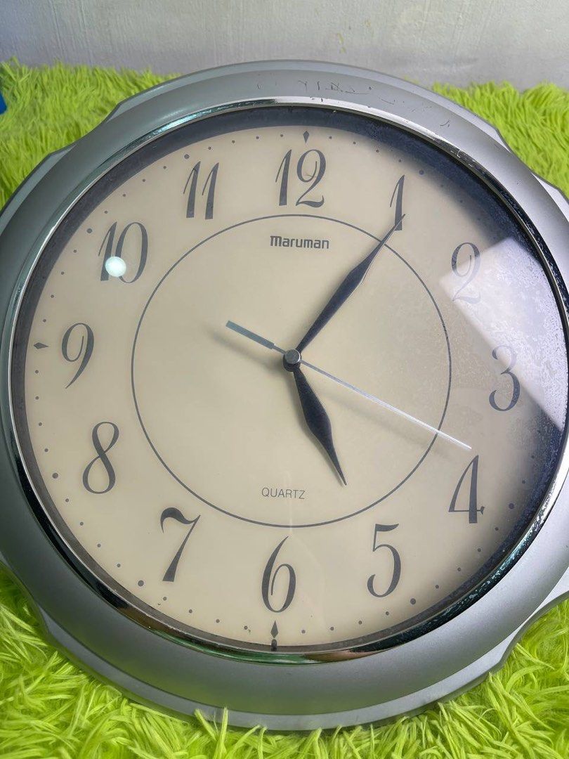 maruman wall clock (Category: Clocks) located in Manila. Submitted by nicanicss (Listing ID 1467202384, Image 2). Description: maruman wall clock dimension - 33cm weight - 600g has scratches ₱250.