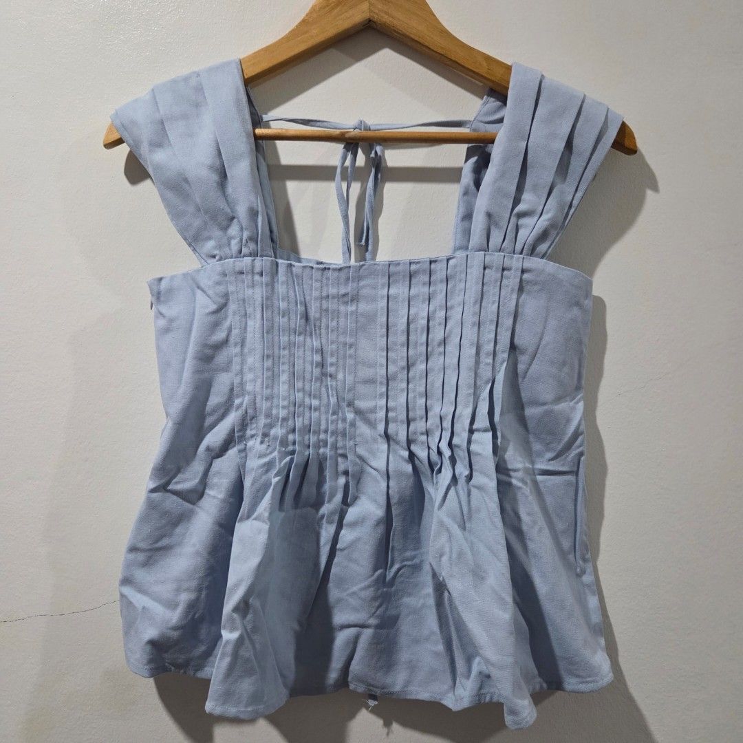Marvin Le Light Blue Pleated Top Size M (Category: Sleeveless) located in San Nicolas. Submitted by mllc523 (Listing ID 1467198710, Image 1). Description: Brand: Marvin Le from Vietnam Size: Medium, bust up to 34" Color: Yellow Details: Textured fabric, unique tie-back straps with skinny loops, elegant pleats, with side zipper Condition: Very clean, no stains or flaws I have another piece in color yellow, same size and condition, price can be neg