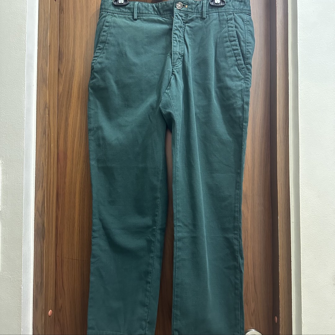 Massimo Dutti Green Jeans (Category: Jeans) located in Makati City. Submitted by xo.thrifty (Listing ID 1467342345, Image 2). Description: have stain at the back (kindly see pictures) Length:35.5.