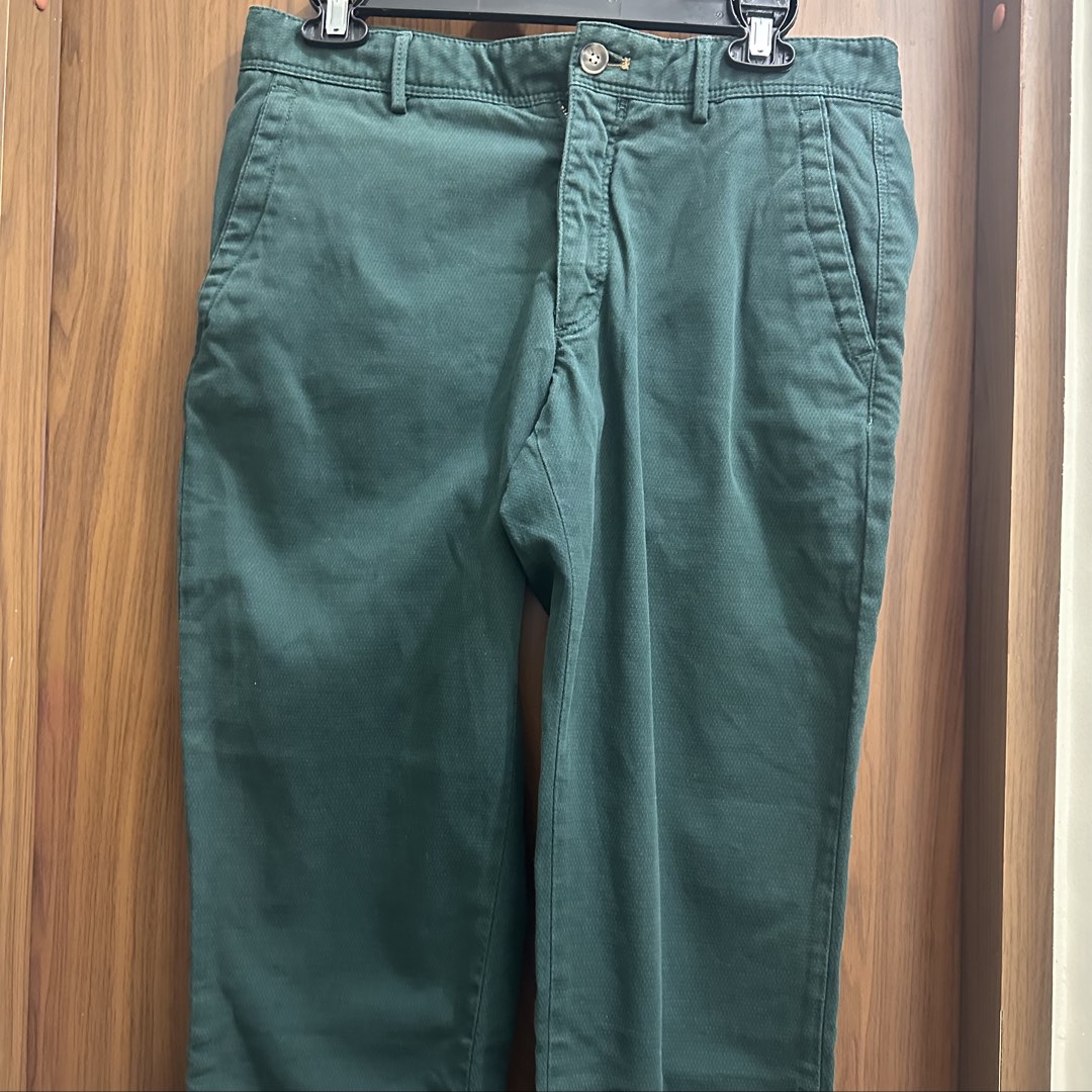 Massimo Dutti Green Jeans (Category: Jeans) located in Makati City. Submitted by xo.thrifty (Listing ID 1467342345, Image 1). Description: have stain at the back (kindly see pictures) Length:35.5.