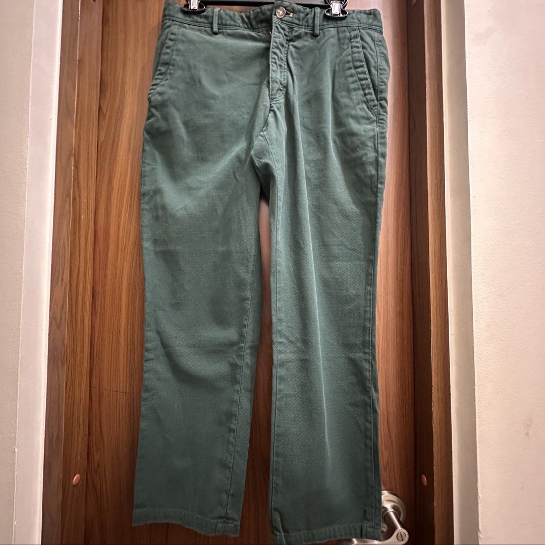 Massimo Dutti Green Jeans (Category: Jeans) located in Makati City. Submitted by xo.thrifty (Listing ID 1467342345, Image 3). Description: have stain at the back (kindly see pictures) Length:35.5.