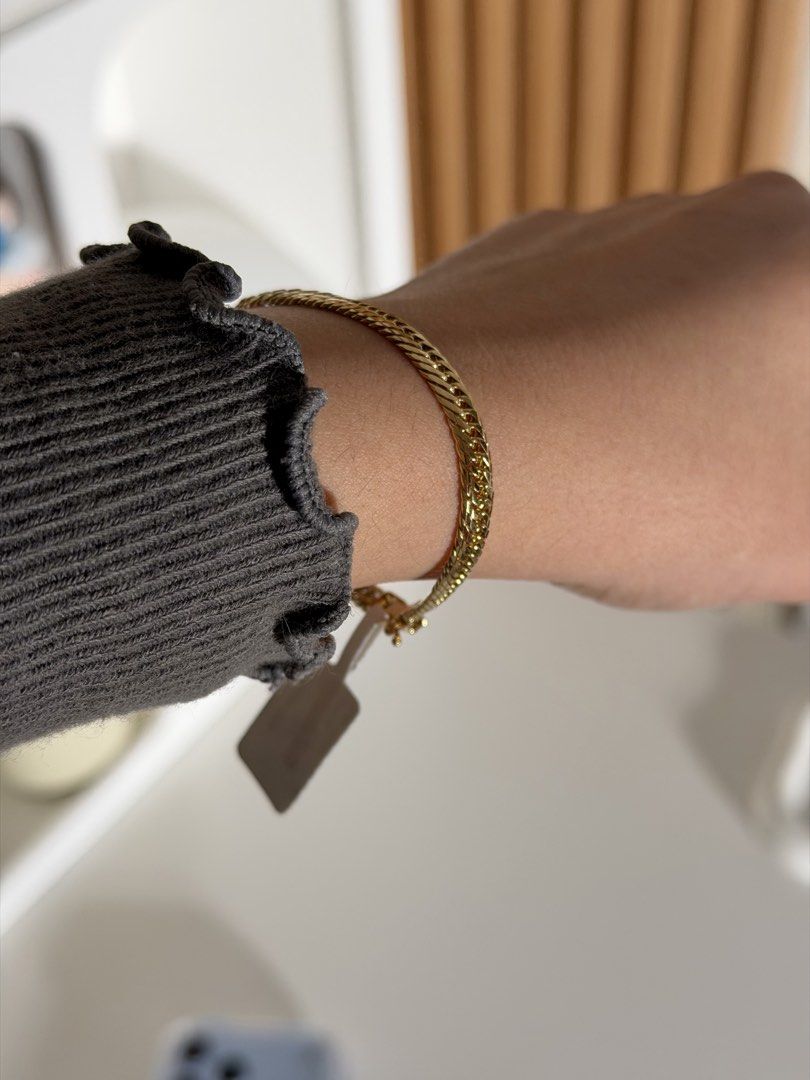 MCUT K18 Japan Gold (Category: Bracelets) located in Cagayan de Oro. Submitted by marla30 (Listing ID 1467175594, Image 3). Description: Brandnew K18 Japan Gold MCUT Bracelet Rare size 6.8” — 10.41 grams .
