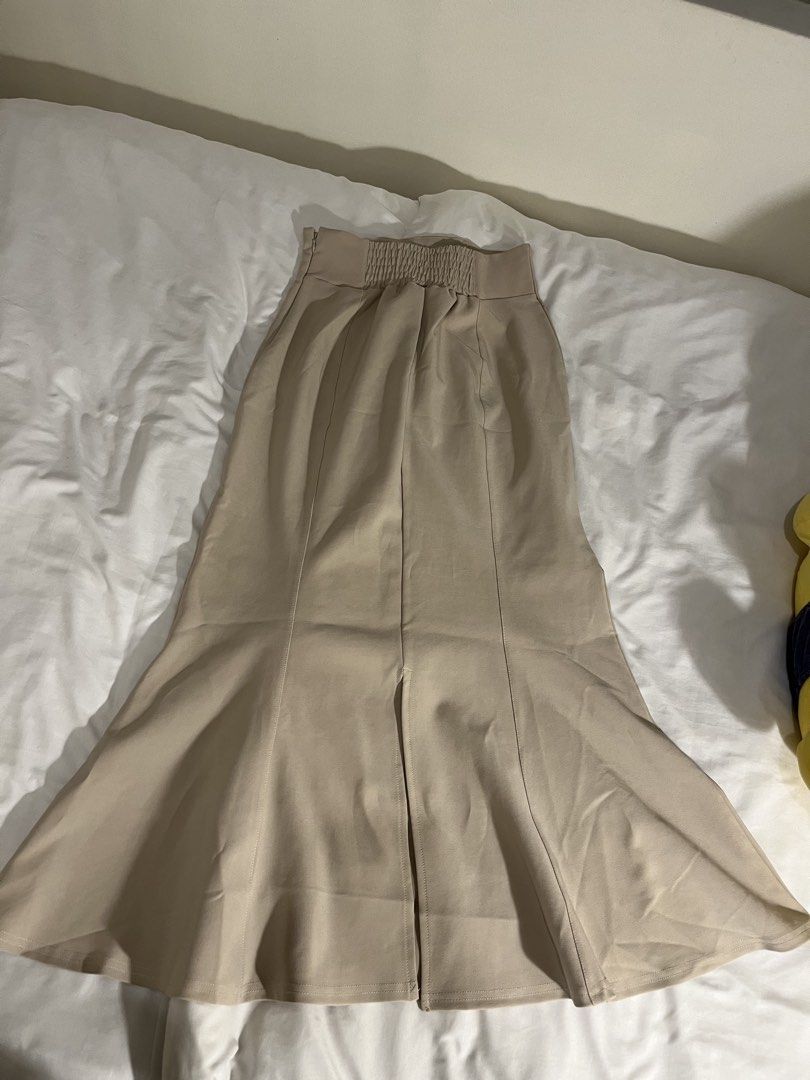 Mermaid Skirt Beige (Category: Skirts) located in Manila. Submitted by xxx0727 (Listing ID 1467290426, Image 3). Description: - Never used - From Japan .