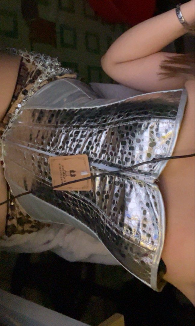 RUSH!! Metallic silver snakeskin corset top (Category: Sleeveless) located in Pateros City. Submitted by aaliyahyn886890 (Listing ID 1467291387, Image 2). Description: RFS: TOO BIG ON MEEE SIZE SMALL For reference: waist 26 hips 31 pls buy na po huhu🥹 - Brand new with tag attached, never worn (only tried on) - Eye-catching silver snakeskin pattern with a shiny metallic finish - Convenient zip front closure - Structured boning for a flattering, s