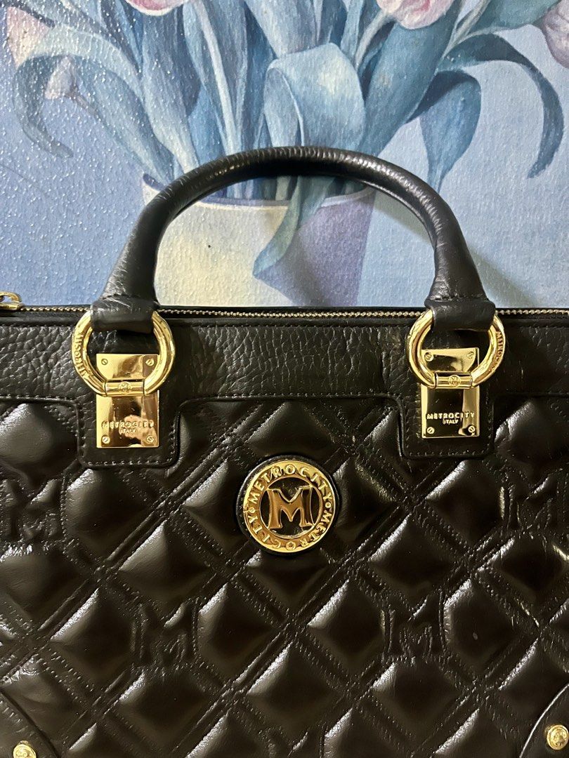 Metrocity Small Handbag (Category: Shoulder Bags) located in Quezon City. Submitted by madshoppe (Listing ID 1467257479, Image 2). Description: Like new Classic and Vintage style No slot for sling just a handbag.