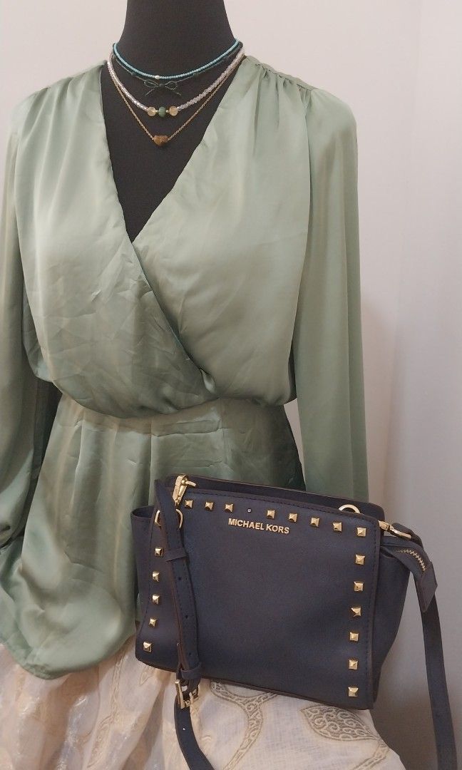 Michael Kors (Category: Cross-body Bags) located in Ajuy. Submitted by josh_and_jewels (Listing ID 1467223048, Image 2). Description: one studs missing, good condition.