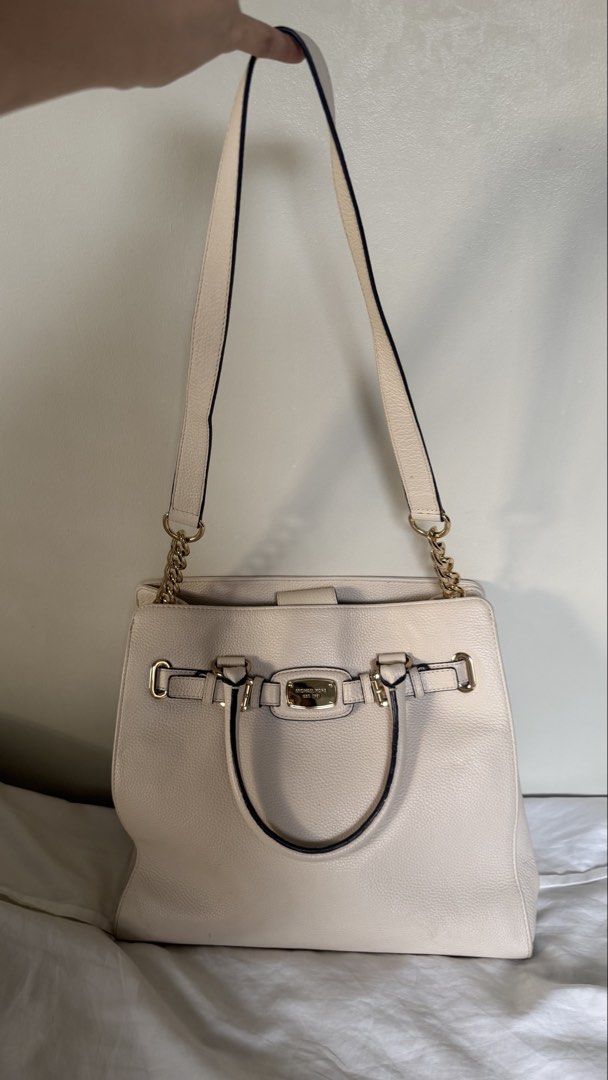 Michael Kors Cream Pebble Leather Tote Shoulder Bag (Category: Luxury Bags & Wallets) located in Cebu City. Submitted by bitten_ (Listing ID 1467213321, Image 2). Description: - Brand: Michael Kors - Material: Cream pebble leather with gold hardware - Design: Signature MK front plaque, double top handles, and chic chain-link shoulder straps - Interior: MK fabric lining with a secure middle zippered compartment, slip pockets, and snap closure stra