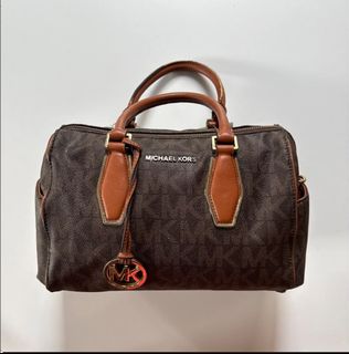 (Category: ) located in . Submitted by vintgbags (Listing ID 1467177363, Image 1). Description: .
