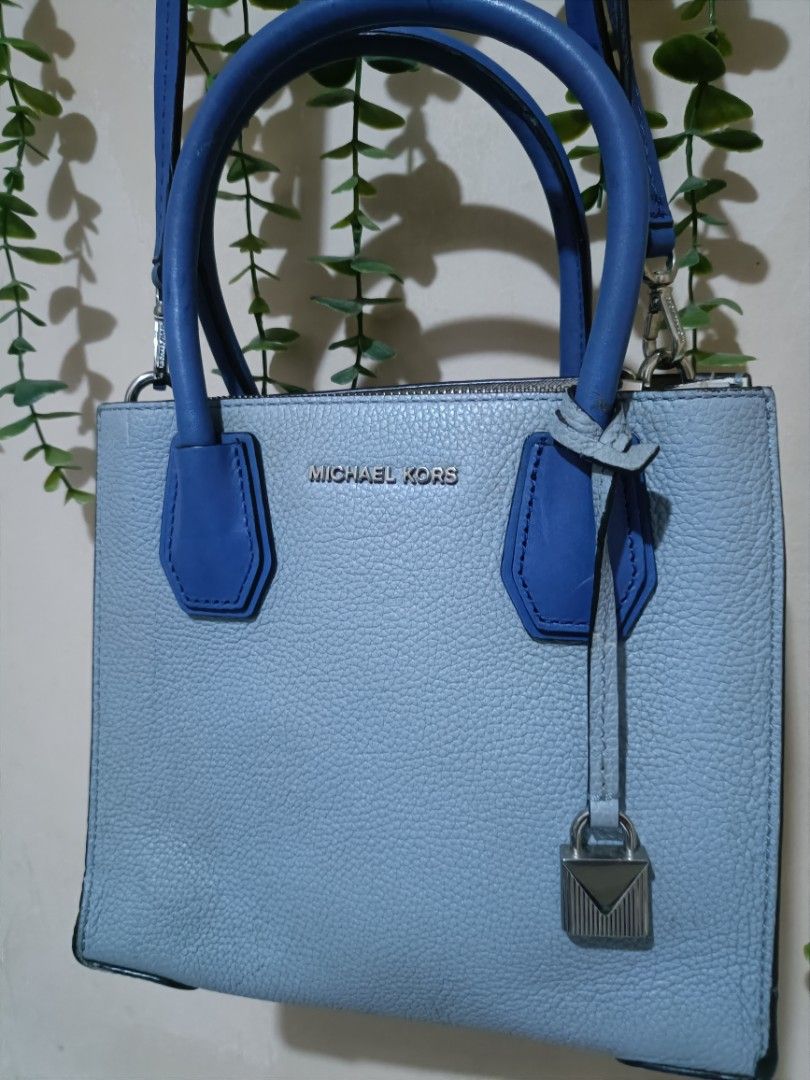 Michael Kors Mercer Medium (Category: Luxury Bags & Wallets) located in Sual. Submitted by kriztyne_29 (Listing ID 1467315399, Image 2). Description: sign of usage.