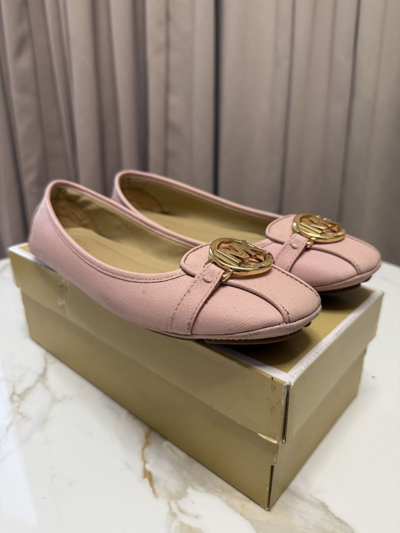 MICHAEL KORS Pink Flats in Size 10 (Category: Flats & Sandals) located in Marikina City. Submitted by tashdeclutters. (Listing ID 1467237507, Image 3). Description: ✨ MICHAEL KORS Pink Flats in Size 10 - P6990 ✨ Condition: 2 - Like New 🛍️ Purchased in: Malaysia ✨ @tashdeclutters ✨ Created to share the things that no longer spark joy with Tash — and hopefully, let them spark joy for someone else. 🤍 📌 SHOP POLICIES • Prices posted are FINAL. • N