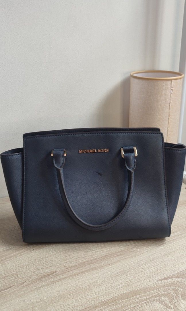 Michael Kors Selma Satchel Navy (Category: Shoulder Bags) located in Pasig City. Submitted by xcess_baggage (Listing ID 1464876208, Image 1). Description: .