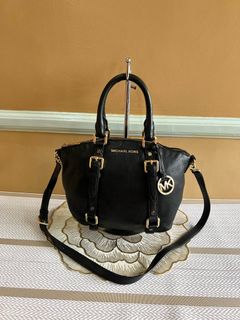 (Category: ) located in . Submitted by bellafashion08 (Listing ID 1467324906, Image 1). Description: .
