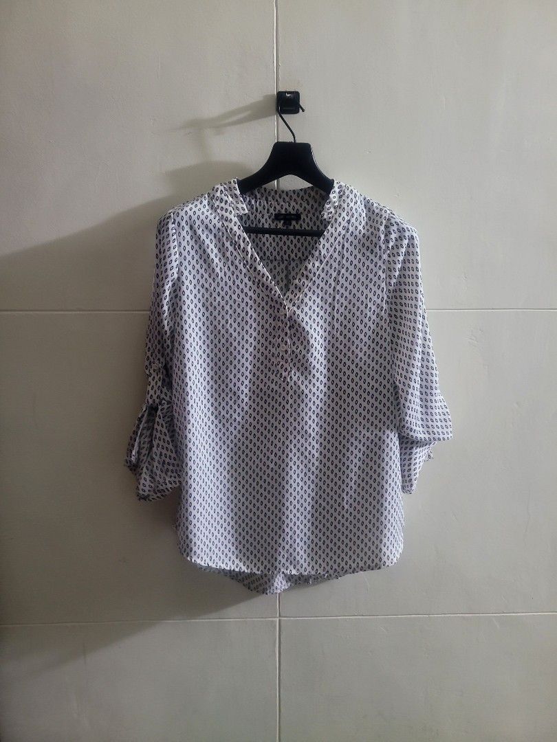 Michel US top.as new (Category: Blouses) located in Los Banos. Submitted by lopecruz (Listing ID 1467297198, Image 1). Description: armpit : 20" length : 24" like new, no flaws M-L.