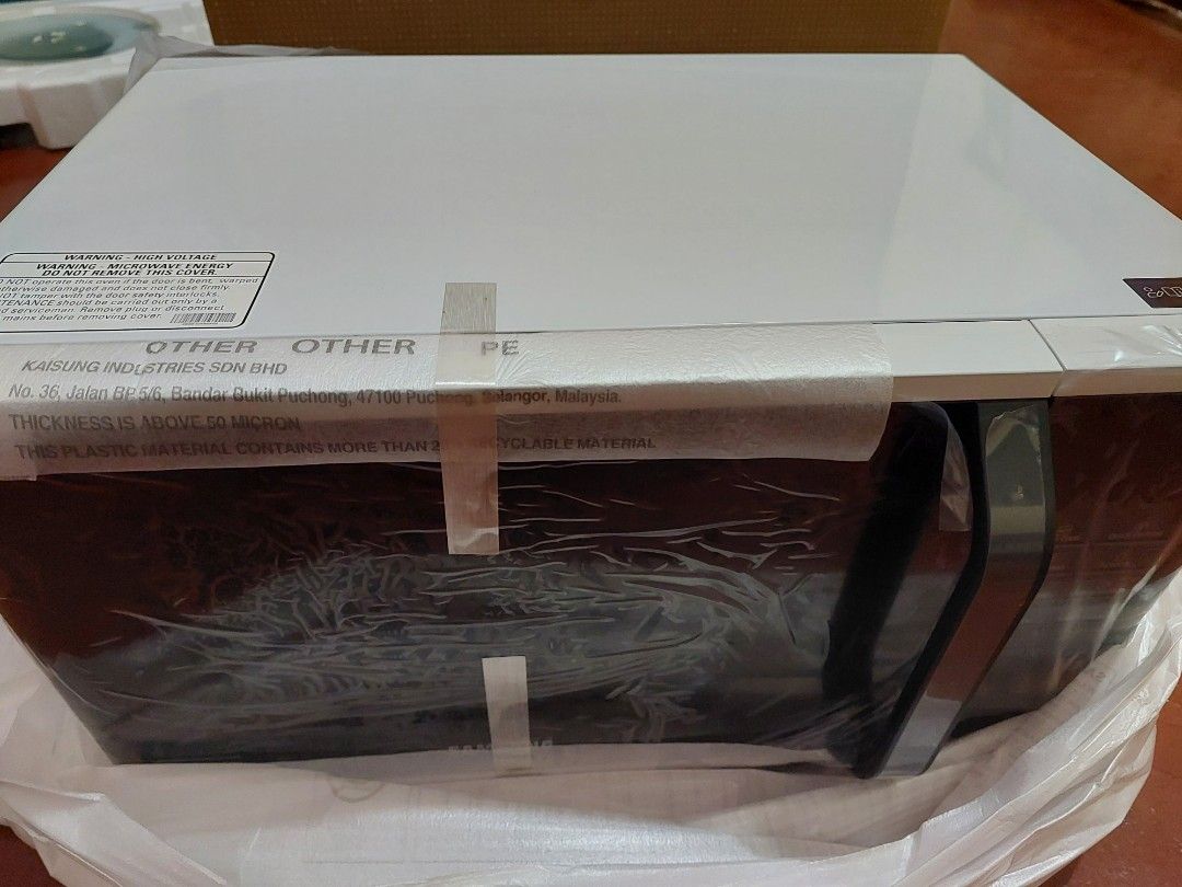 MICROWAVE OVEN SAMSUNG 23L QUICK DEFROST (Category: Ovens & Toasters) located in Paranaque City. Submitted by capricornusspecialsimcards (Listing ID 1467233369, Image 1). Description: SAMSUNG MICROWAVE OVEN (kindly see pictures for details) **BNEW as seen on picture** won as a raffle prize selling for only 6000 pick up only on my location SUCAT PARANAQUE thanks for viewing.