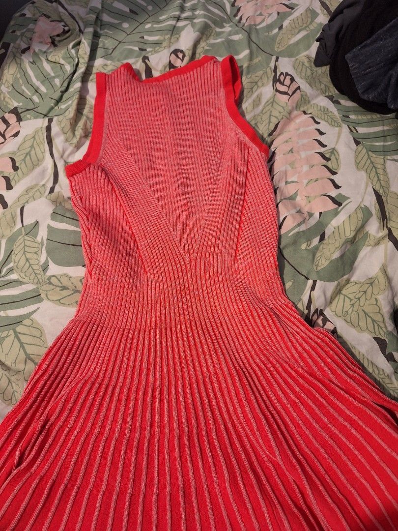 Milly dress 螢光傘裙 （分類：連身裙）位於 Hong Kong。 由 chung0212 提交（商品編號 1467287331，圖片 6）。簡介： 。