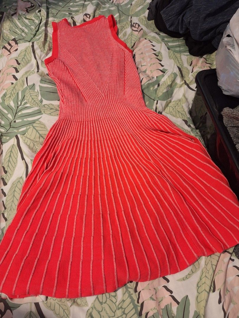 Milly dress 螢光傘裙 （分類：連身裙）位於 Hong Kong。 由 chung0212 提交（商品編號 1467287331，圖片 4）。簡介： 。
