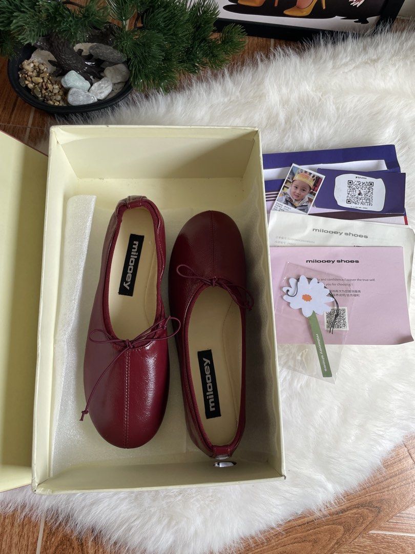 Milooey Red Ballet Flats (Category: Flats & Sandals) located in Bulacan. Submitted by johnivanqu27099 (Listing ID 1467178511, Image 2). Description: Milooey Red Ballet Flats • Size: US 8 / EU 39 / 240(1.5) • Condition: Brand New • Complete package with original box • Price: ₱1,199 — negotiable for sure buyer. PM for inquiries. First come, first served..