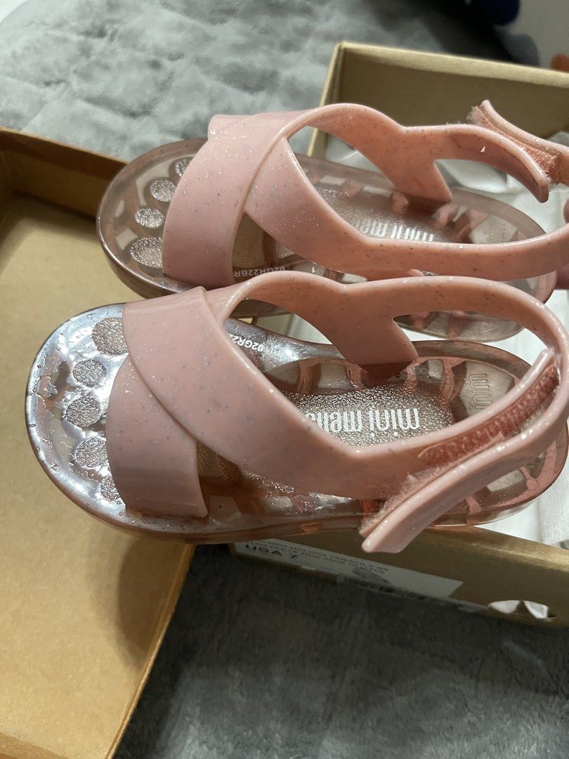 Mini Melissa Friendly BB Clear Pink Glitter Sandals USA 7 (Category: Babies & Kids Fashion) located in Lipa City. Submitted by kissesann (Listing ID 1467298213, Image 2). Description: - Brand: Mini Melissa (Made in Brazil) - Model: Friendly BB - Color: Clear Pink Glitter - Size: USA 7 - Material: Soft jelly with bubble texture footbed - Design: Cross-strap with adjustable velcro ankle strap - Inclusions: Original box included - Condition: Excelle