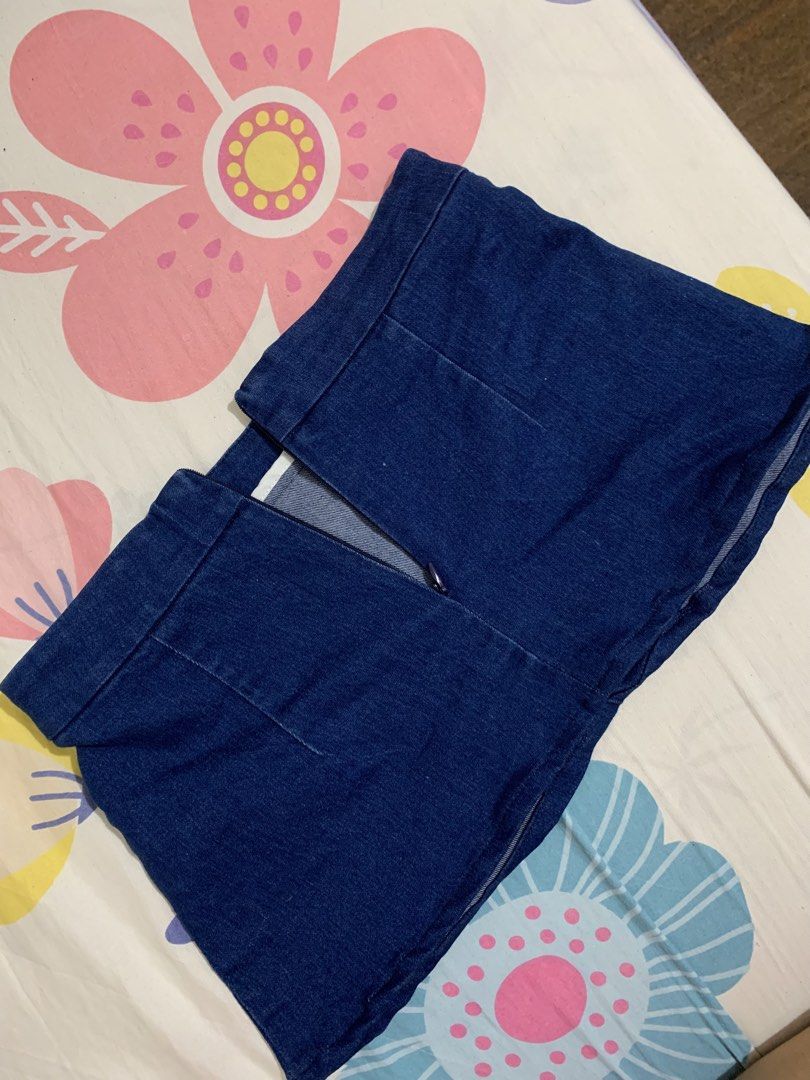 Mini Skirt (Category: Skirts) located in Pasig City. Submitted by supergirl23110 (Listing ID 1467295143, Image 2). Description: 🎀 MINI SKIRT FOR SALE 🎀 ✨ Price: ₱150 only! 📏 Details: * Size: 27 * Length: 11–12 inches * Price: ₱150 💸 Mode of Payment: * GCash * MariBank * GoTyme 📌 Reminders: * Payment first basis * Delivery fee should be shouldered by the buyer * Please be a sure buyer. Thank you! 🫶🏻 💌 Message me if interested! First come, 