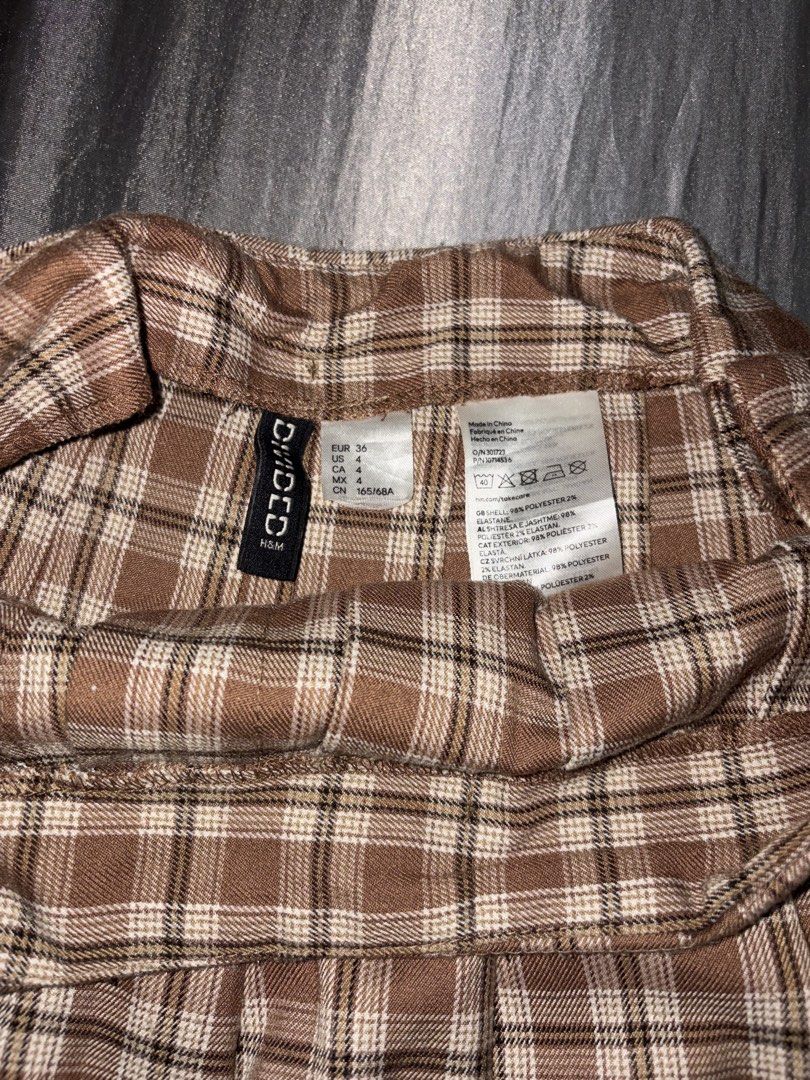 mini skirt (brown checkered) (Category: Skirts) located in Valenzuela. Submitted by sushibake617 (Listing ID 1467289347, Image 2). Description: Branded mini skirt ideal for someone who love short skirtsss Issue: may minimal himulmol but still pretty!!! 🥹🫶🏻.