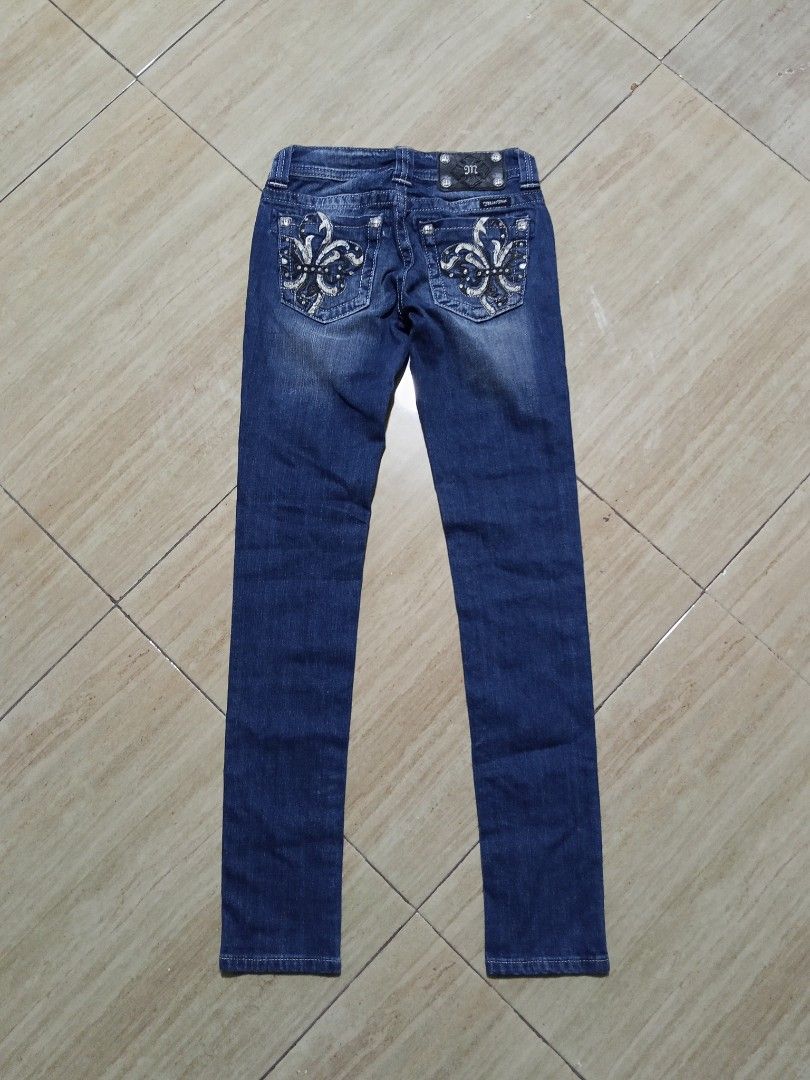 Miss me Jeans (Category: Jeans) located in Glan. Submitted by cpaharodde48008 (Listing ID 1467327502, Image 2). Description: Miss me Size 25 skinny jeans.