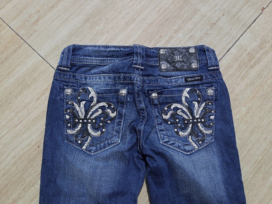 Miss me Jeans (Category: Jeans) located in Glan. Submitted by cpaharodde48008 (Listing ID 1467327502, Image 3). Description: Miss me Size 25 skinny jeans.