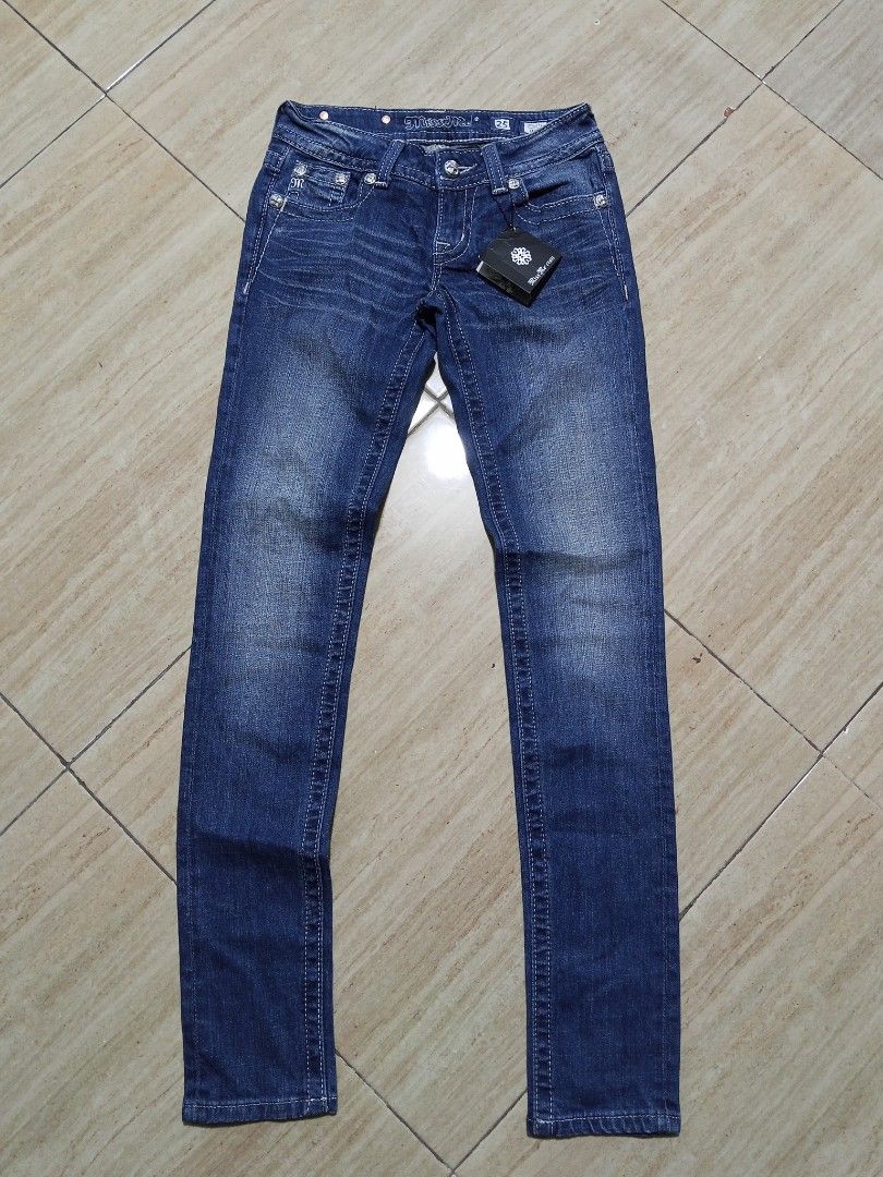 Miss me Jeans (Category: Jeans) located in Glan. Submitted by cpaharodde48008 (Listing ID 1467327502, Image 1). Description: Miss me Size 25 skinny jeans.