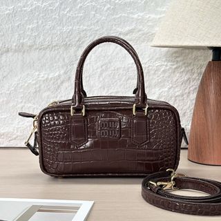 (Category: ) located in . Submitted by collynluxurybag (Listing ID 1467304220, Image 1). Description: .