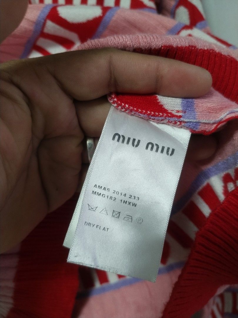 MIU MIU KNITTED (Category: Coats, Jackets and Outerwear) located in Manila. Submitted by liljhayvillanueva (Listing ID 1467315888, Image 3). Description: MIU MIU KNITED SIZE MEDIUM COLORATE 9.5/10 ISSUE X.