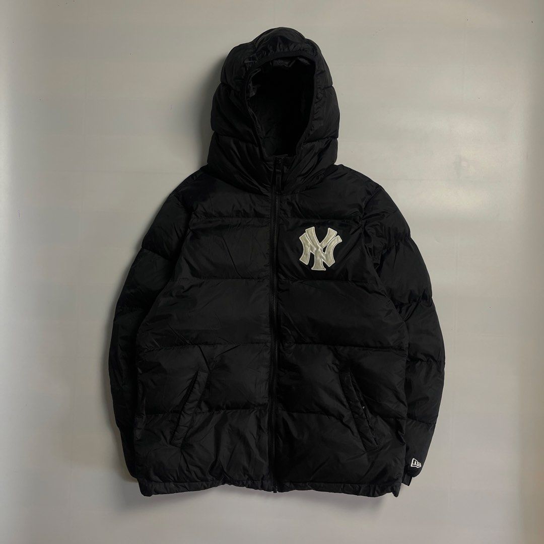 Mlb New Era Puffer Jacket (BLACK) (Category: Coats, Jackets and Outerwear) located in Taguig. Submitted by _blisskarte_ (Listing ID 1467252040, Image 1). Description: Price: 1,200 Mlb New Era Puffer Jacket (BLACK) • Like new Condition ✨ • Color rate: 9.5/10 • chest: 22.5 • length: 28 • wings length: 25.5 • Issue: 1 bungi sa zipper Price ? Dm or ☎️ 09926692978.