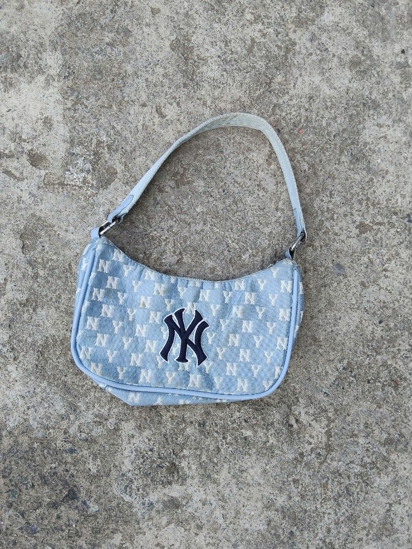 MLB New York Yankees Monogram Denim Shoulder Bag (Category: Shoulder Bags) located in Lucena. Submitted by ziboldawg (Listing ID 1467347147, Image 1). Description: Light blue denim shoulder bag featuring the New York Yankees monogram pattern all over. Classic NY team logo embroidered on the front. MLB branded zipper pull and interior woven tag. Zip closure along the top. Single adjustable shoulder strap in matching light blue material. Compact si