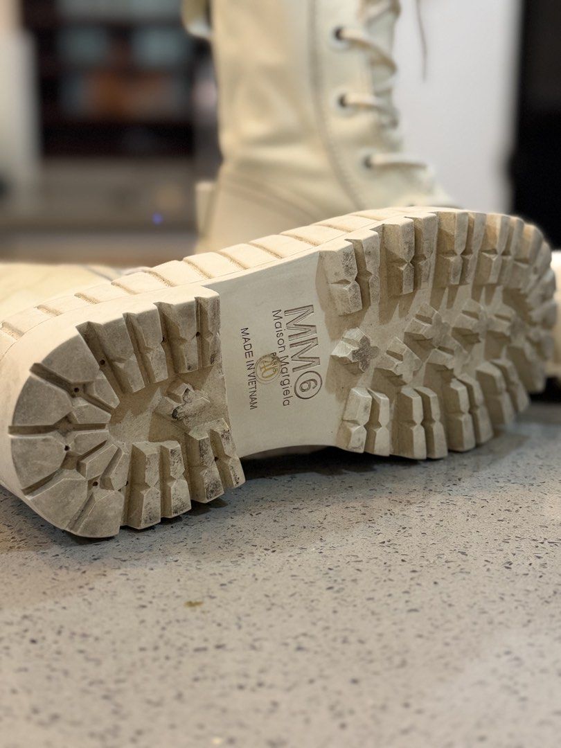 MM6 Maison Margiela vulcanize Boots Off-White (Category: Boots) located in Alfonso. Submitted by jbcamet (Listing ID 1467183281, Image 3). Description: - Brand: MM6 Maison Margiela - Style: Lace-up platform boots - Color: Off-white - Material: Leather upper with chunky rubber lug soles - Size: 40 - Origin: Made in Vietnam - Details: Embossed circle logo on upper ankle - Condition: Pre-loved with minor scuffs on toe caps and soles - Note: Heavy st