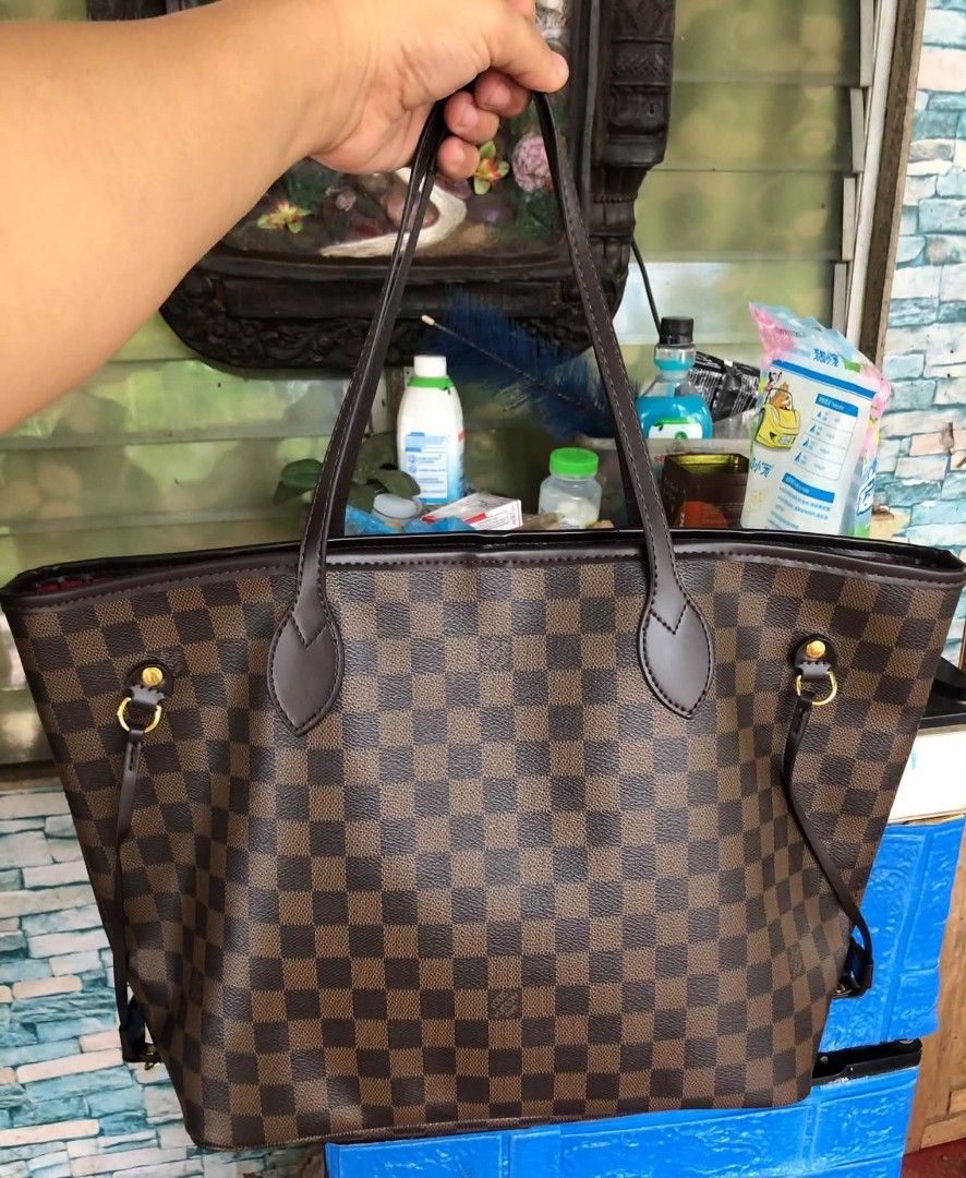 MM/medium size (Category: Luxury Bags & Wallets) located in Ozamiz City. Submitted by kapesteba112457 (Listing ID 1467216252, Image 3). Description: MM/medium size N3vERFuII damyer.. for only 4800 flawless pasok pang regalo maganda ang leather .. selected preloved bag from japan/korea.