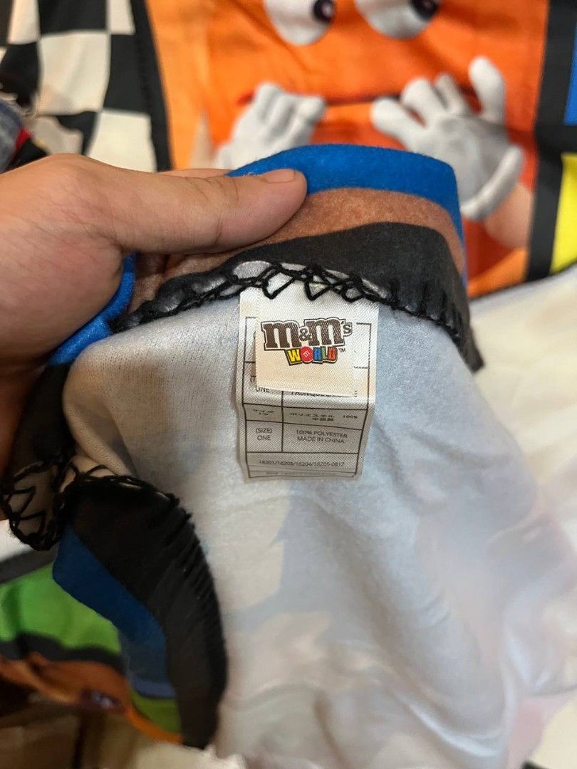 M&M's World Character Fleece Throw Blanket (Category: Other Merchandise) located in Quezon City. Submitted by michypeachyy1 (Listing ID 1467340990, Image 3). Description: 1000 plus shipping good as new.