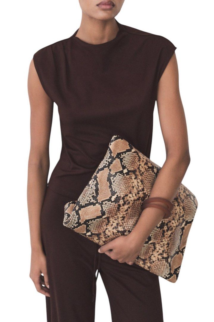MNG Mango Gathered Assymetrical Neck Top (Category: Blouses) located in Surigao. Submitted by nenafuentes (Listing ID 1467179043, Image 2). Description: Used twice only Size XS on tag. Can fit up to Small.
